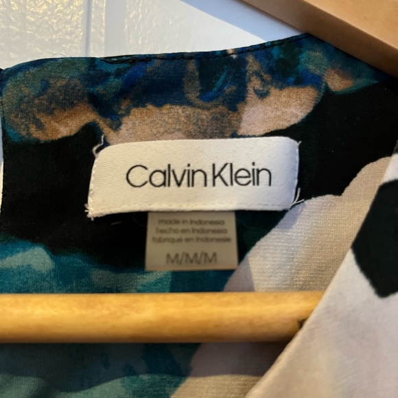 Calvin Klein top - Picture 2 of 2